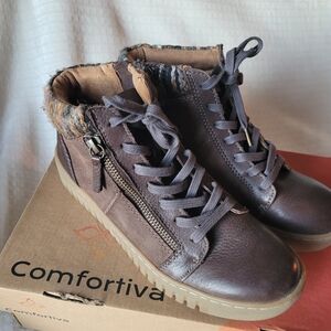 NEW IN BOX Comfortiva Genuine Leather Dark Brown Lace Up Boots